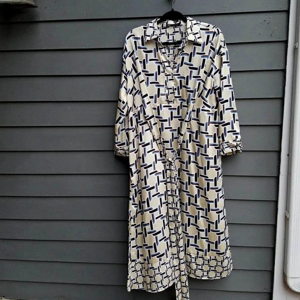 Gorgeous Zara Midi Tie Front Chain Link Dress size Medium